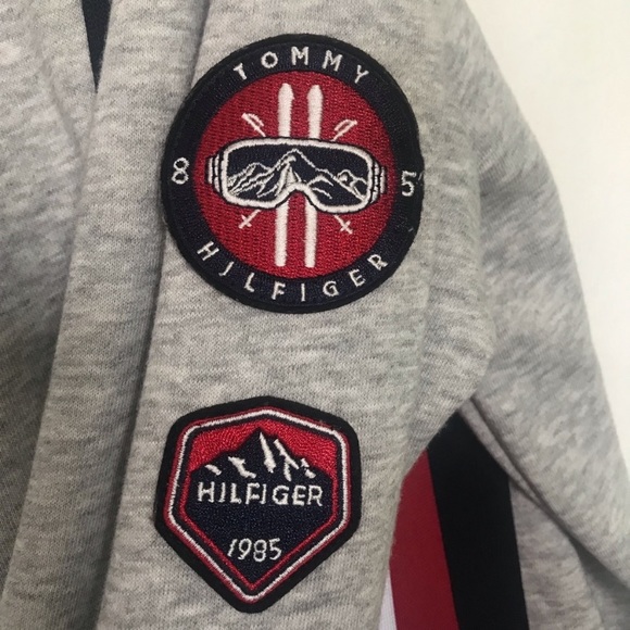 Tommy Hilfiger Patch Logo Sweatshirt - Picture 4 of 9